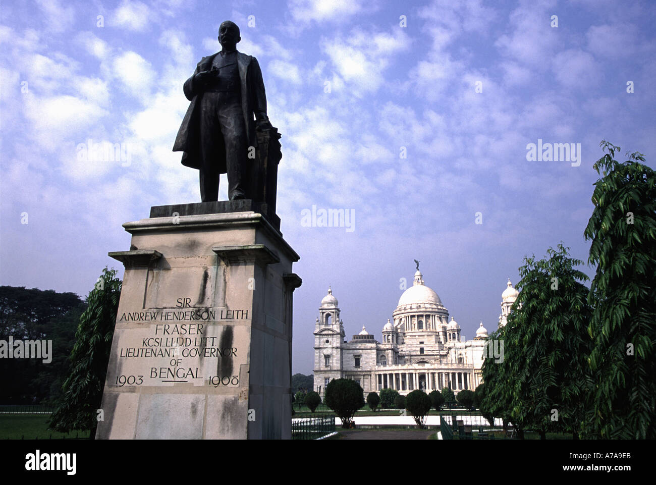 Statue of Sir Andrew Henderson Leith Fraser in front of the Victoria Memorial Hall in Calcutta West Bengal India Stock Photo