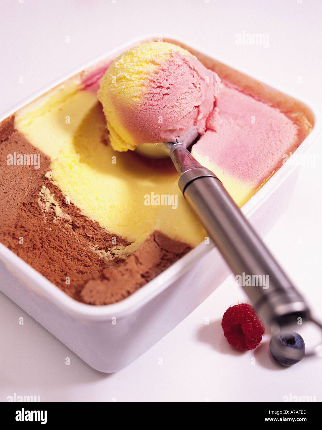 Vanilla ice cream tub hi-res stock photography and images - Alamy
