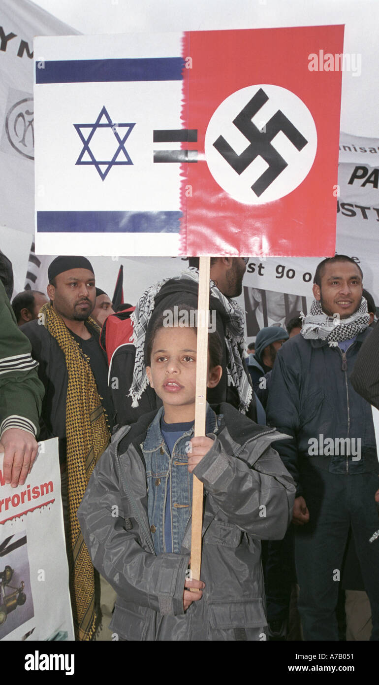 [Image: free-palestine-demonstration-london-uk-y...A7B051.jpg]