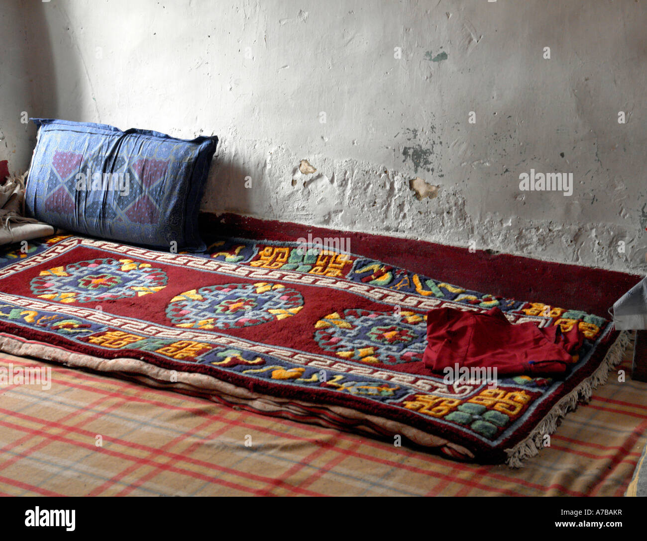 monks sleeping quarters Stock Photo Alamy