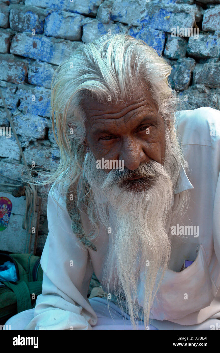 Old man kullu india hi-res stock photography and images - Alamy