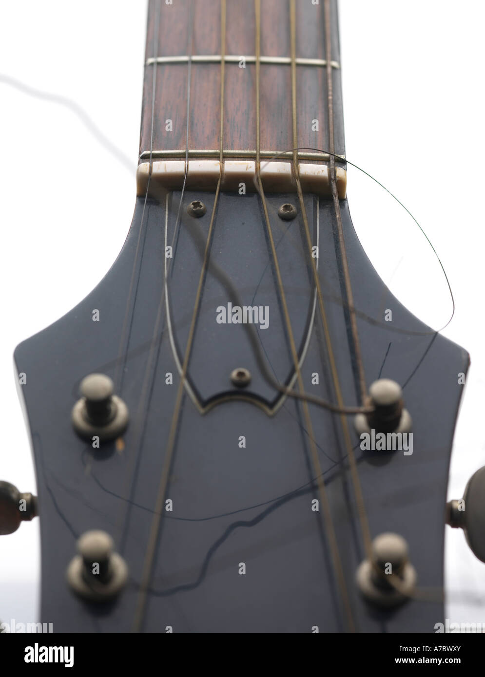 Broken strings hires stock photography and images Alamy