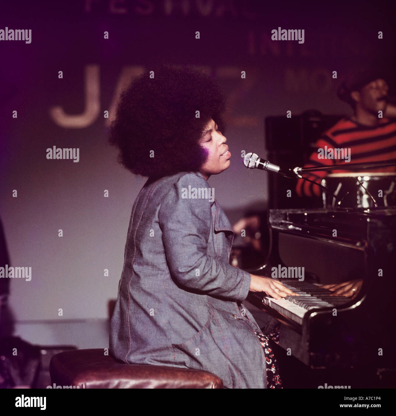 Roberta Flack playing her music at the 1973 Montreux Jazz festival Stock Photo