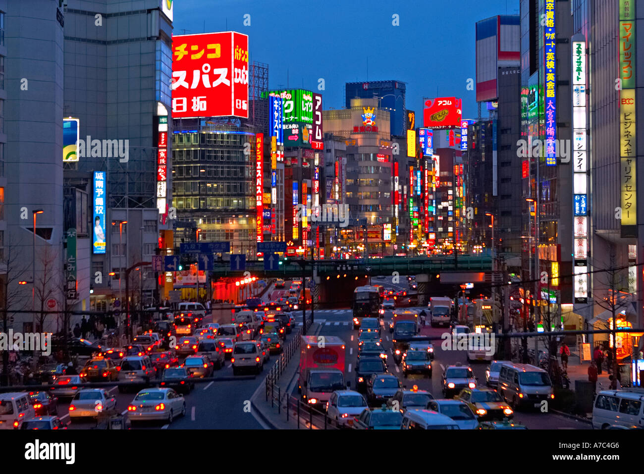 Tokyo neon shinjuku hi-res stock photography and images - Alamy