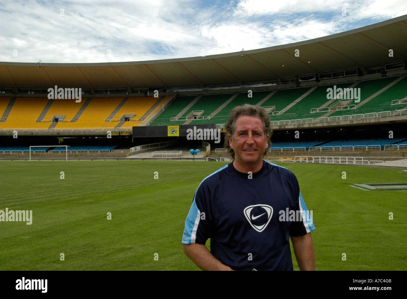 Soccer stadium atmosphere hi-res stock photography and images - Page 6 -  Alamy