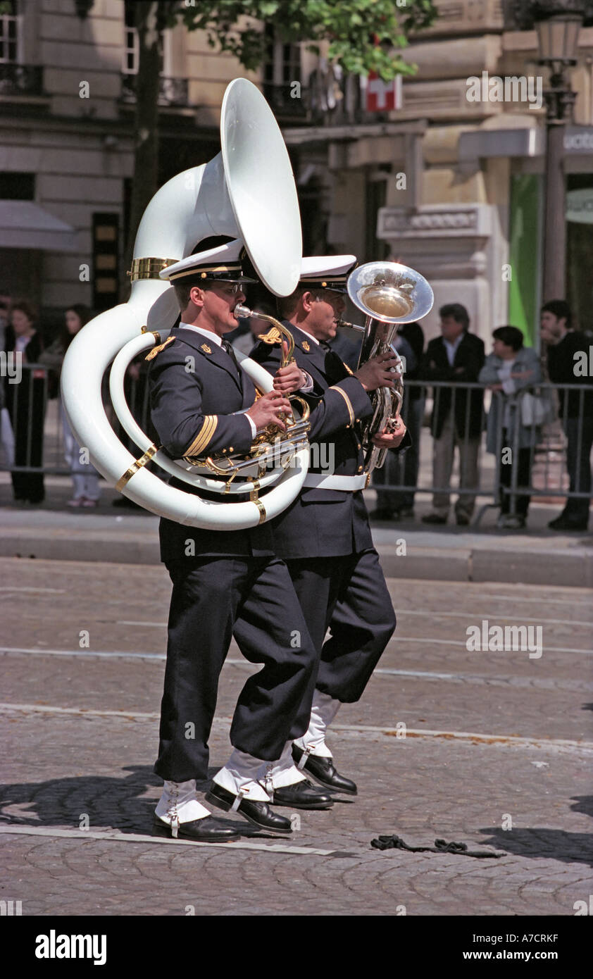 Victory parade in paris hi-res stock photography and images - Alamy