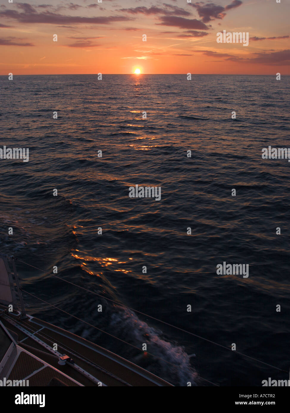 Sea bright sunset boat hi-res stock photography and images - Alamy