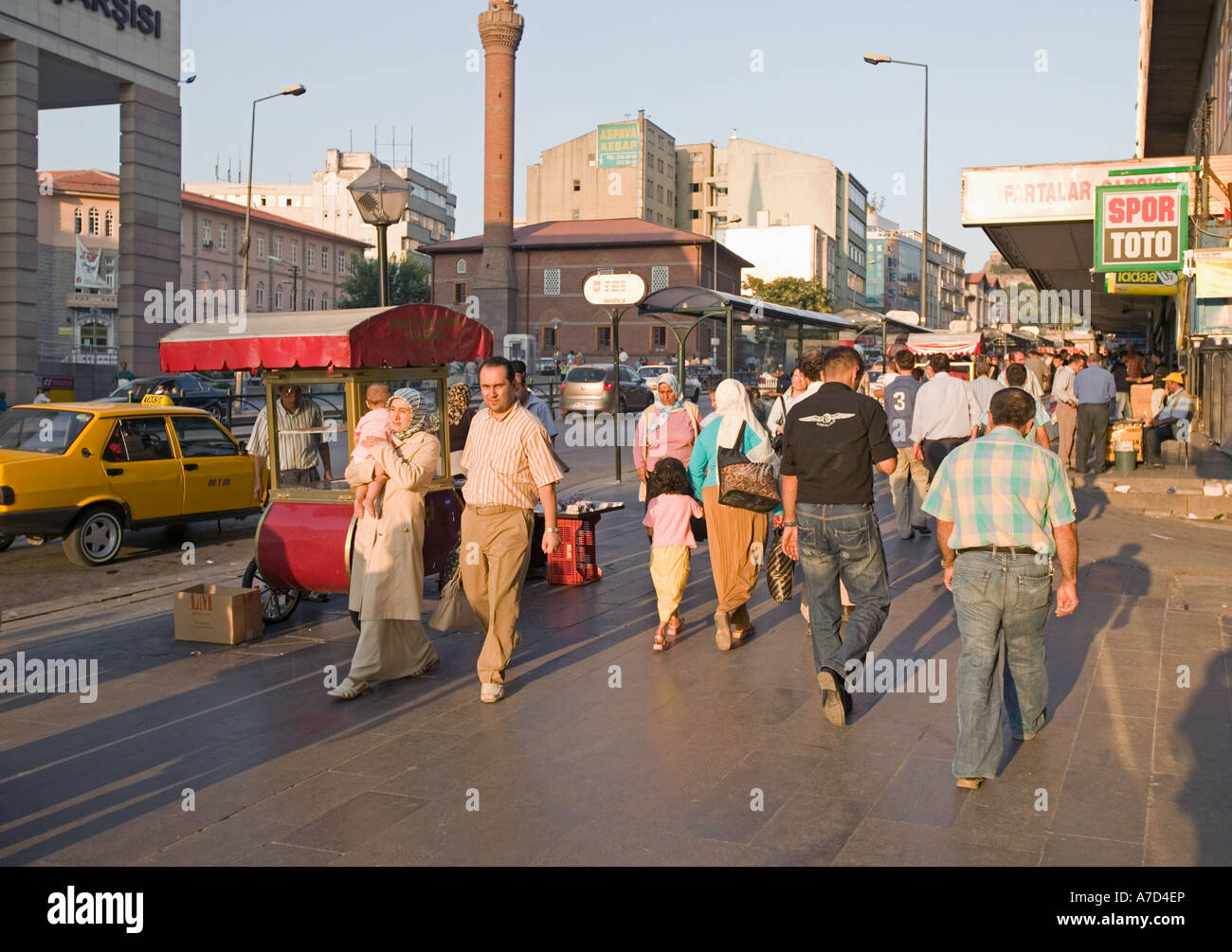Very crowded street hi-res stock photography and images - Alamy