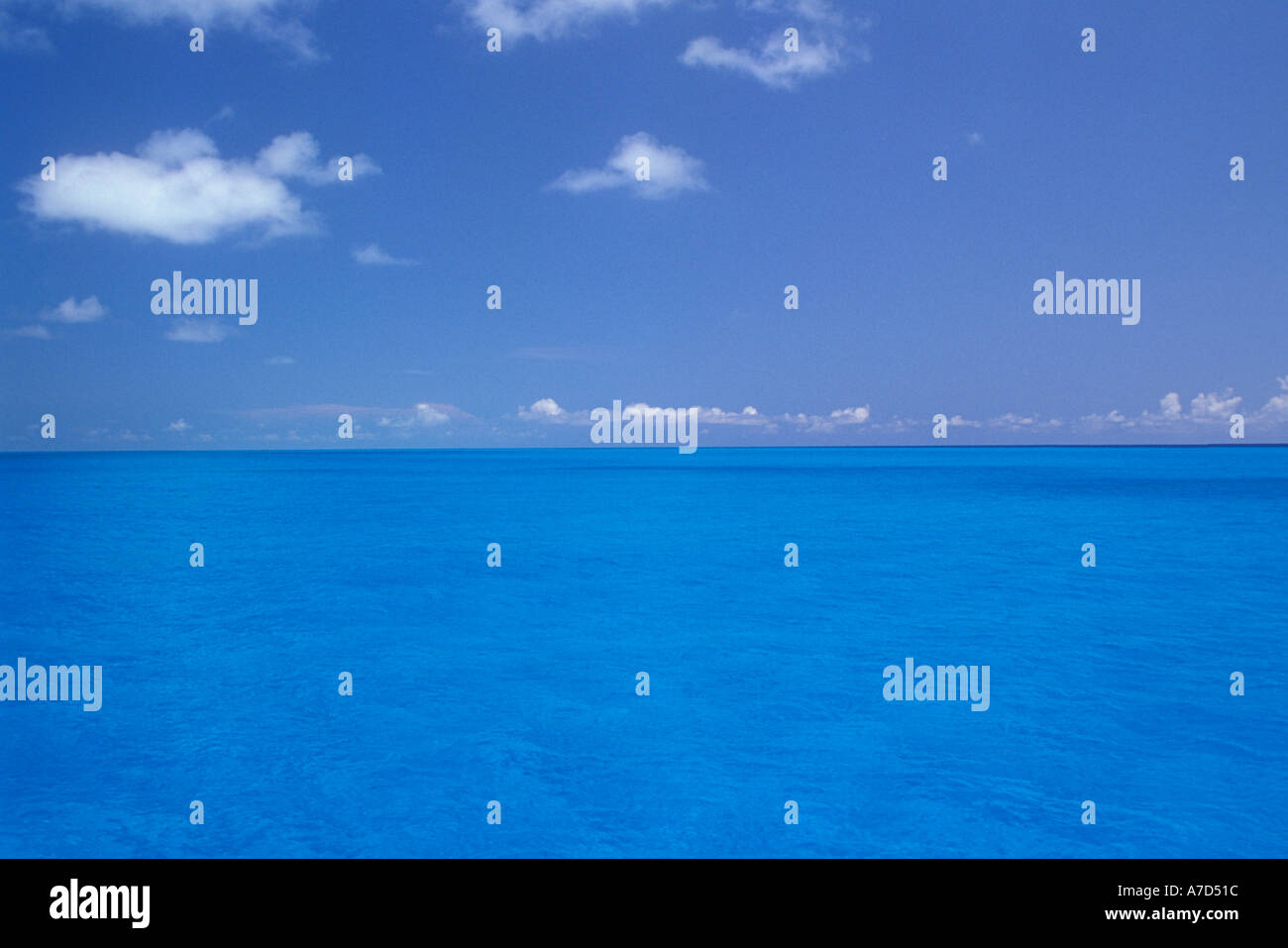 Clear blue water hi-res stock photography and images - Alamy