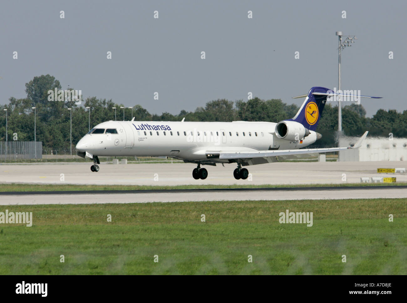 Munich, GER, 11. Aug. 2005 - The Lufthansa-Jet BESIGHEIM of type Canadair CRJ700 touch down at Munich Airport. Stock Photo
