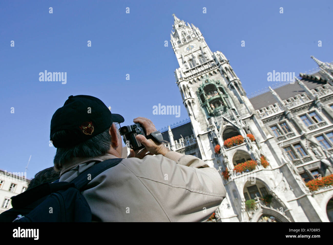 Munich, GER, 18. Oct. 2005 - A tourist makes photos of the carillon at Munich townhall at Marienplatz Stock Photo