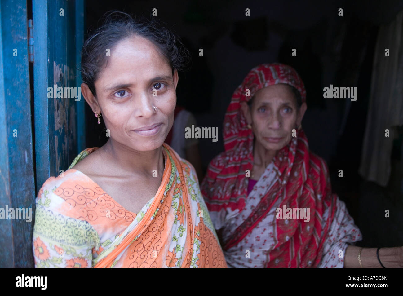 Bengali women in dhaka bangladesh hi-res stock photography and images