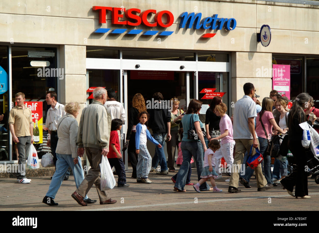 Tesco Metro shop in Newbury Berkshire England UK Stock Photo - Alamy