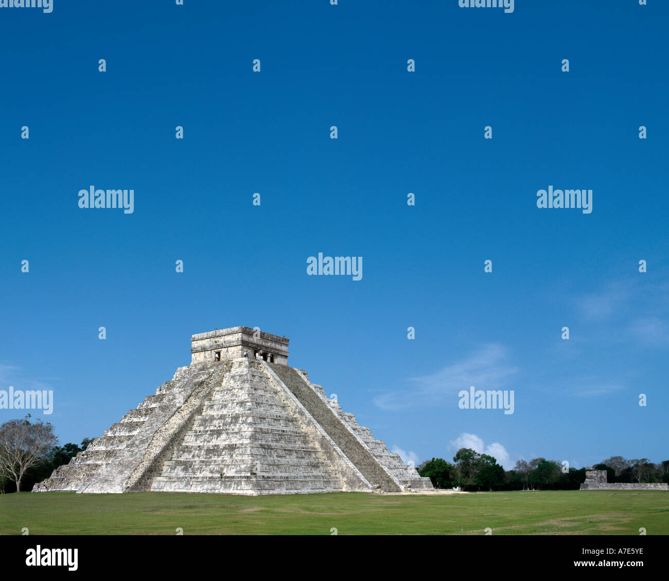 El Castillo or Pyramid of Kukulcan, Mayan Ruins of Chichen Itza, Yucatan Peninsula, Mexico Stock Photo
