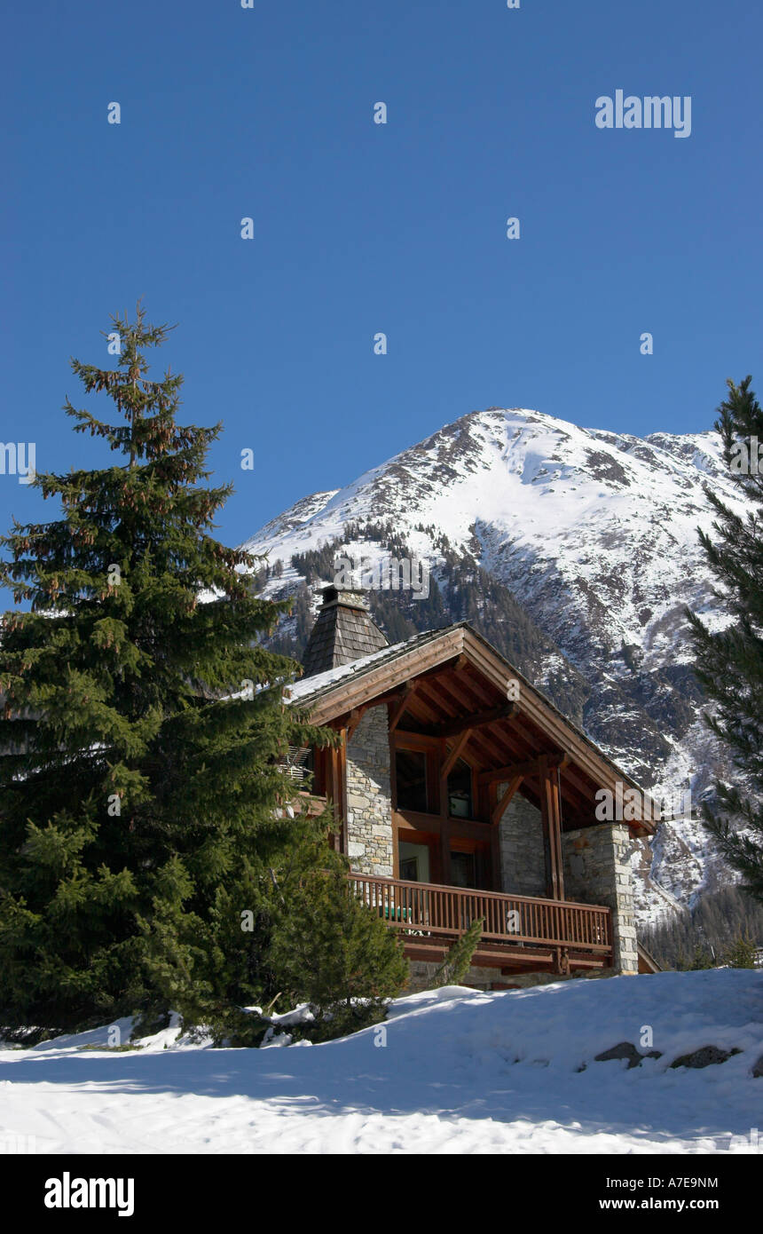 A traditional style chalet in Argentiere, Chamonix, Haute Savoie, France (Feb 2007) Stock Photo