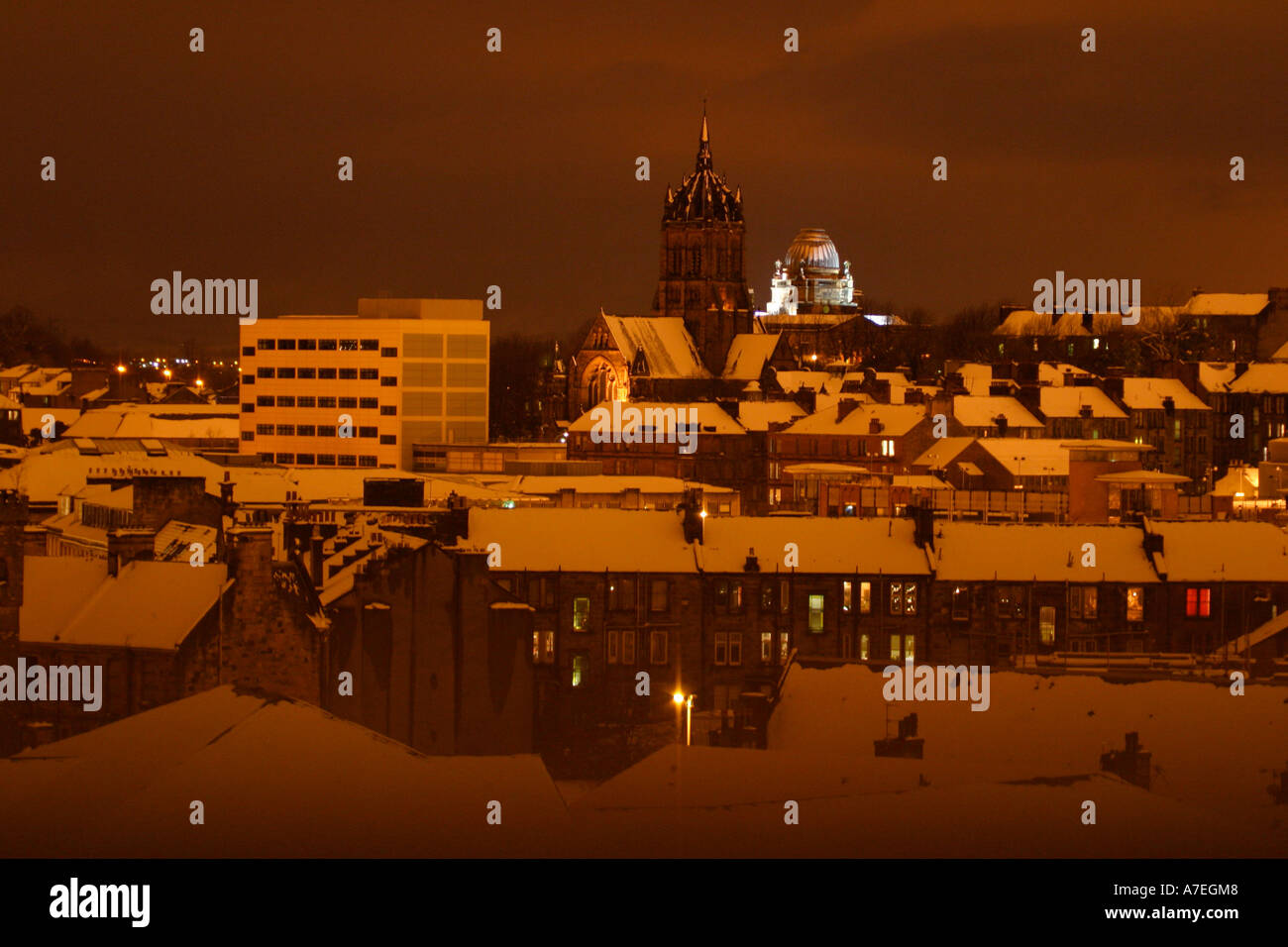 Snowy evening in Paisley Stock Photo Alamy