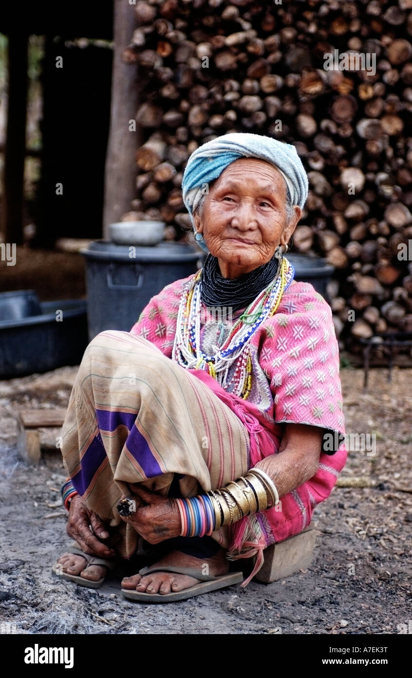 Woman karen hill tribe smoking hi-res stock photography and images - Alamy