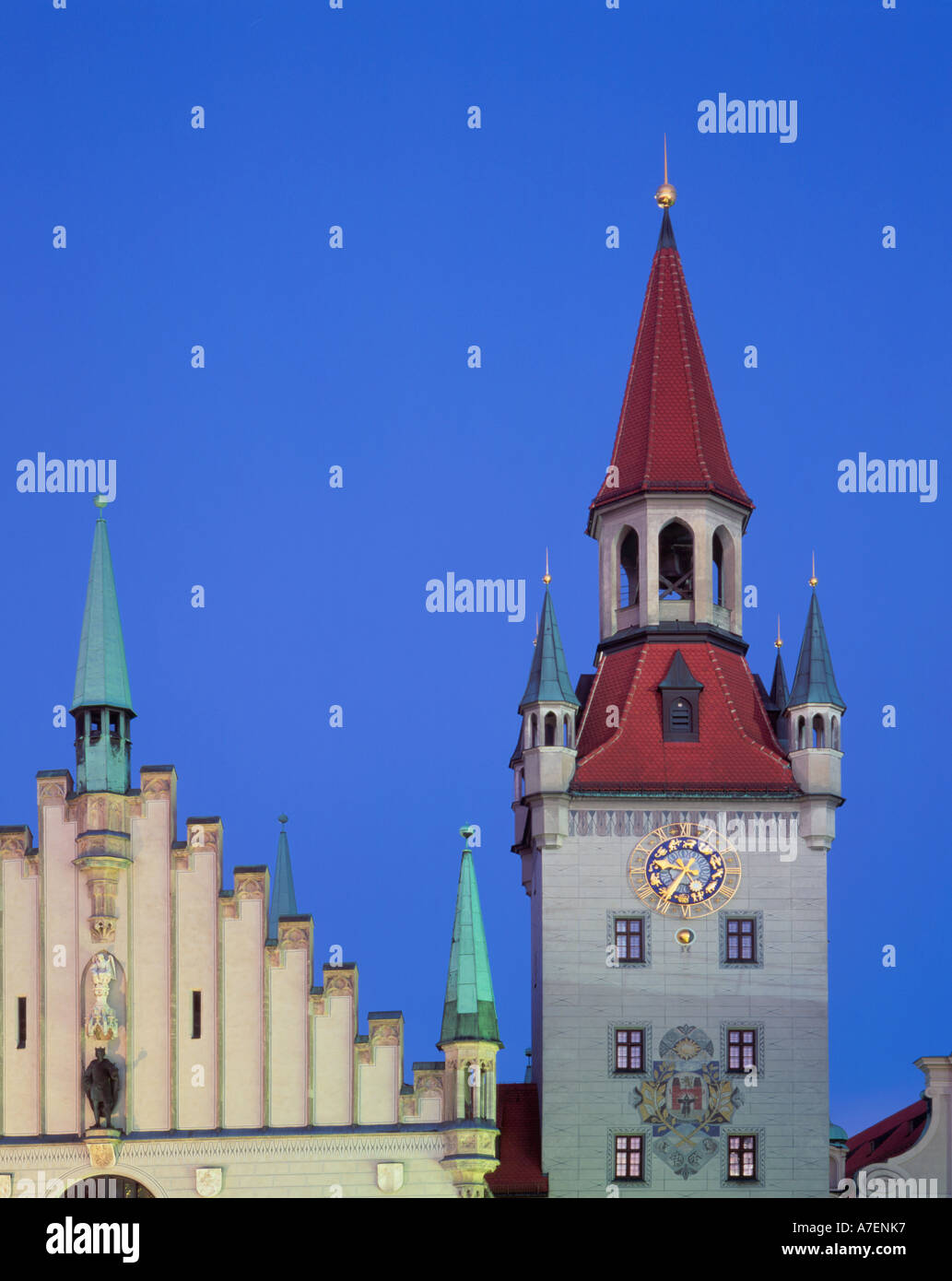 Old Town Hall (Altes Rathaus) and Toy Museum at Marienplatz Munich ...