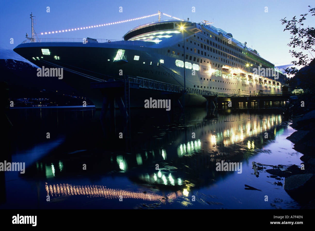 Docked cruise ship sunset hi-res stock photography and images - Alamy