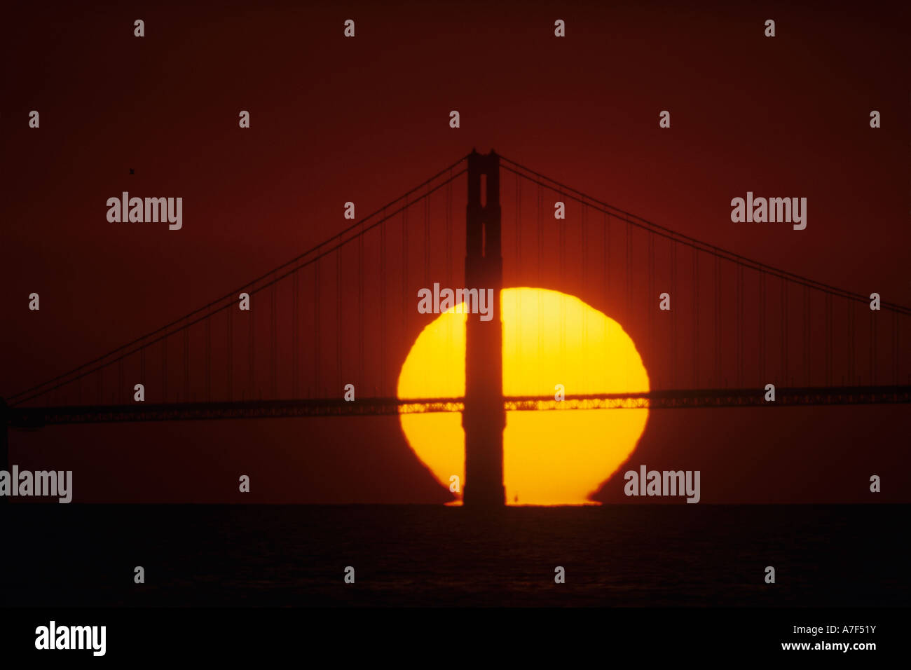 Red sun setting behind bridge hi-res stock photography and images - Alamy