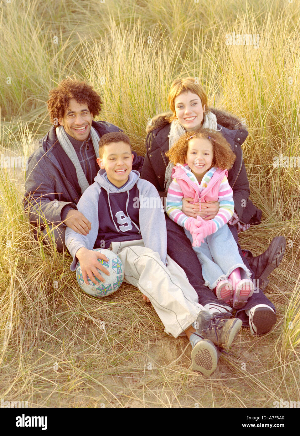 Mixed race family beach hi-res stock photography and images - Alamy