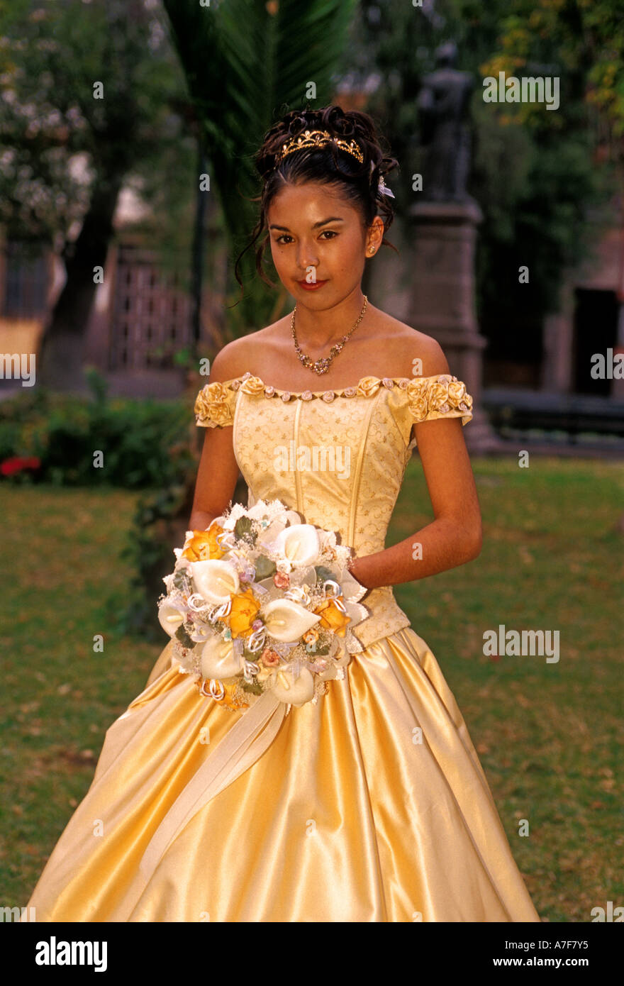 1 mexican girl hi-res stock photography and images - Page 5 - Alamy