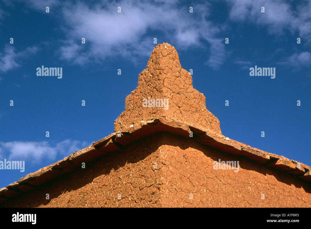 Mud house roof hi-res stock photography and images - Alamy