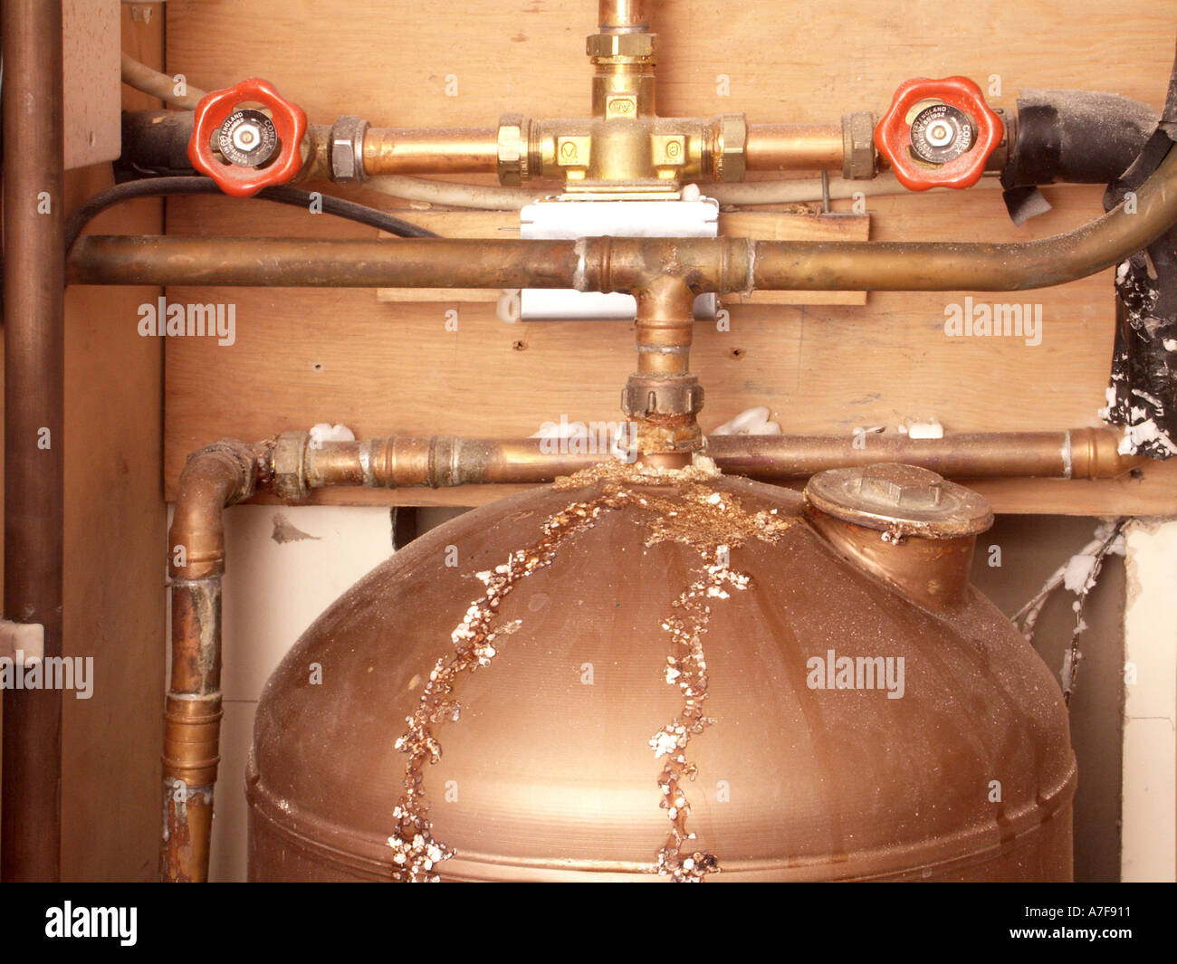 Inefficient old style unlagged copper hot water cylinder & pipes in