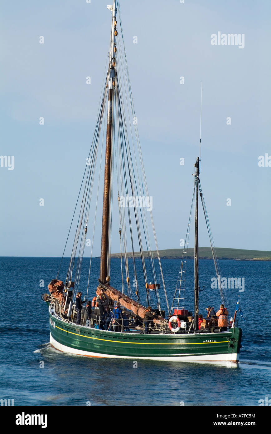 dh The Swan KIRKWALL ORKNEY Fifie type herring drifter two masted lugger departing Kirkwall Bay Stock Photo