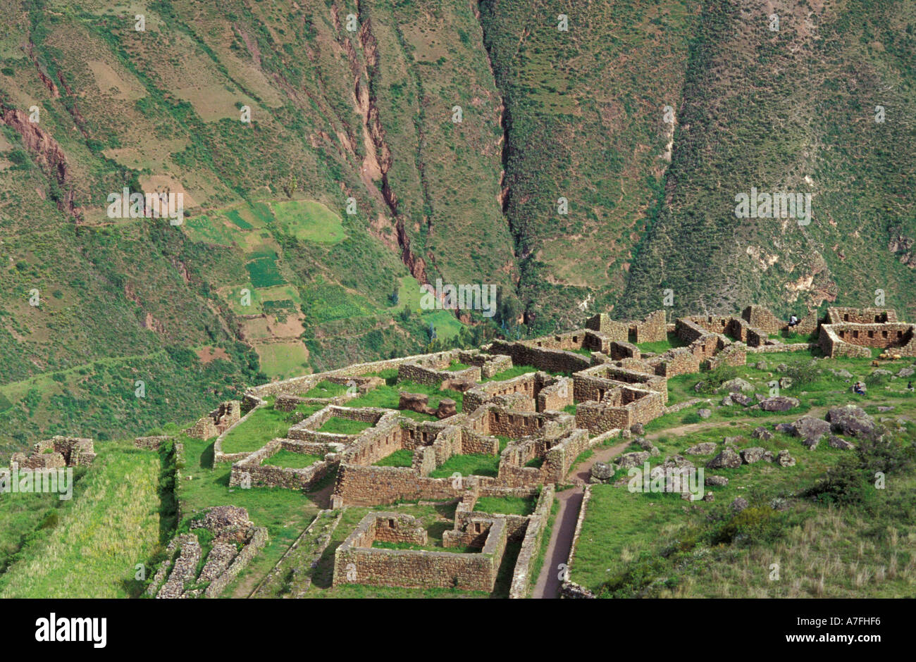SA, Peru, Urubamba Valley, Inca ruins of Pisac on high bluff Stock ...
