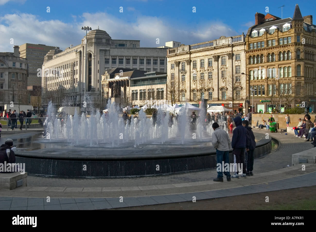 manchester-fountain-hi-res-stock-photography-and-images-alamy