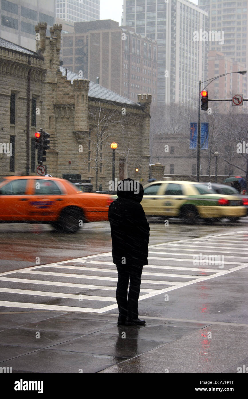 Intersection Chicago Chicago rain and traffic hi-res stock photography and images - Alamy
