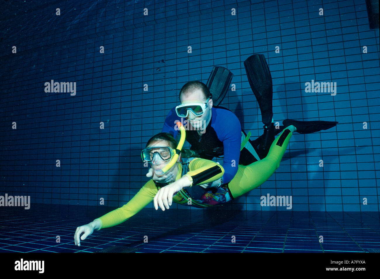 scuba diving lessons in a swimming pool recovery Germany Munich