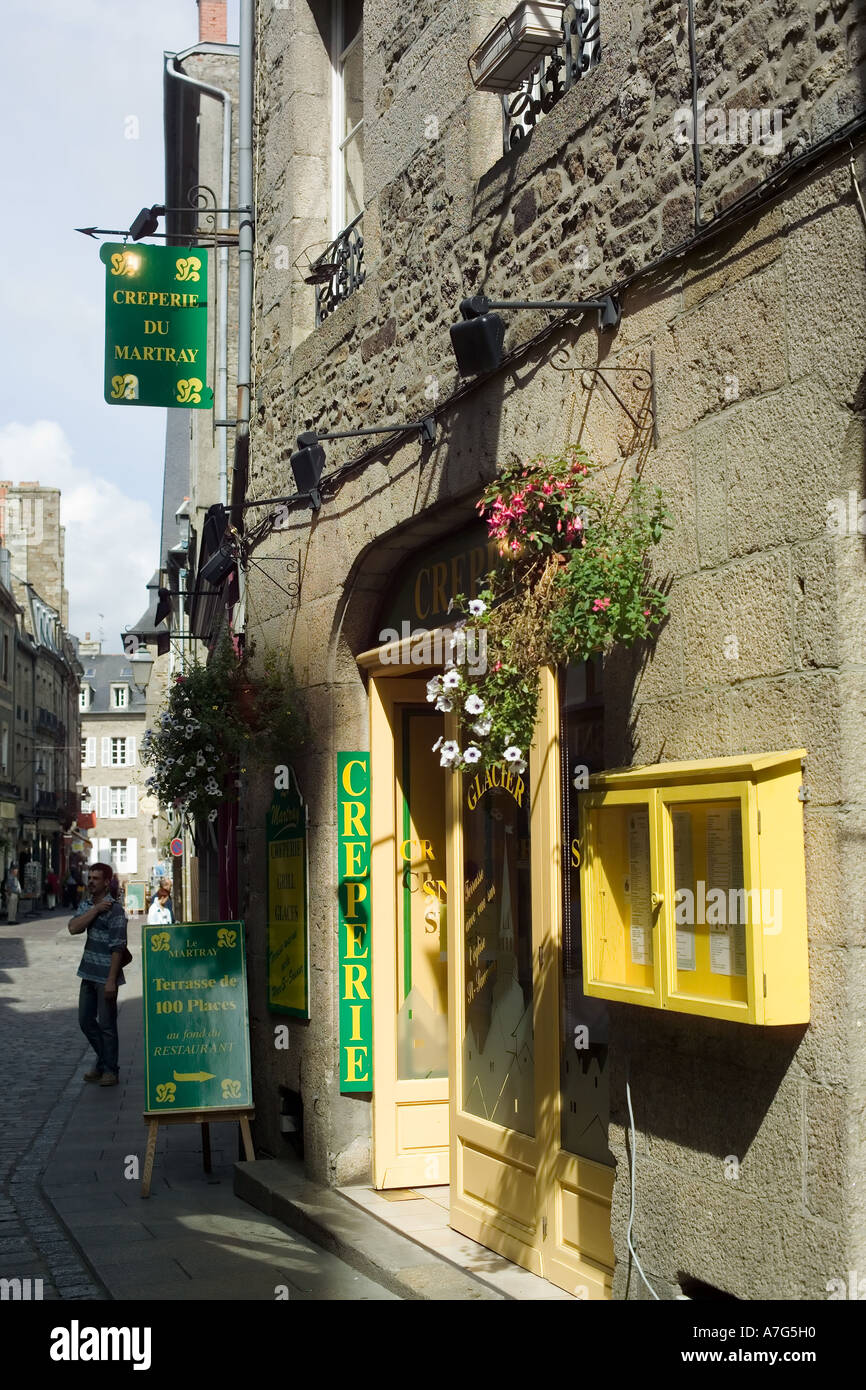 YELLOW PANCAKE RESTAURANT'S ENTRANCE DINAN BRITTANY FRANCE Stock Photo