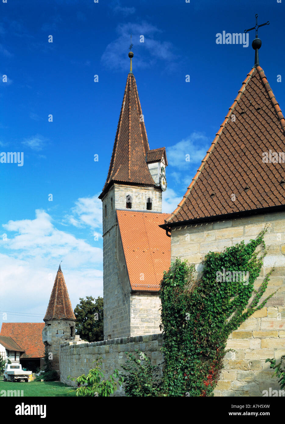 Wehrkirche Sankt Georg in Effeltrich, Fraenkische Alb, Oberfranken, Bayern Stock Photo
