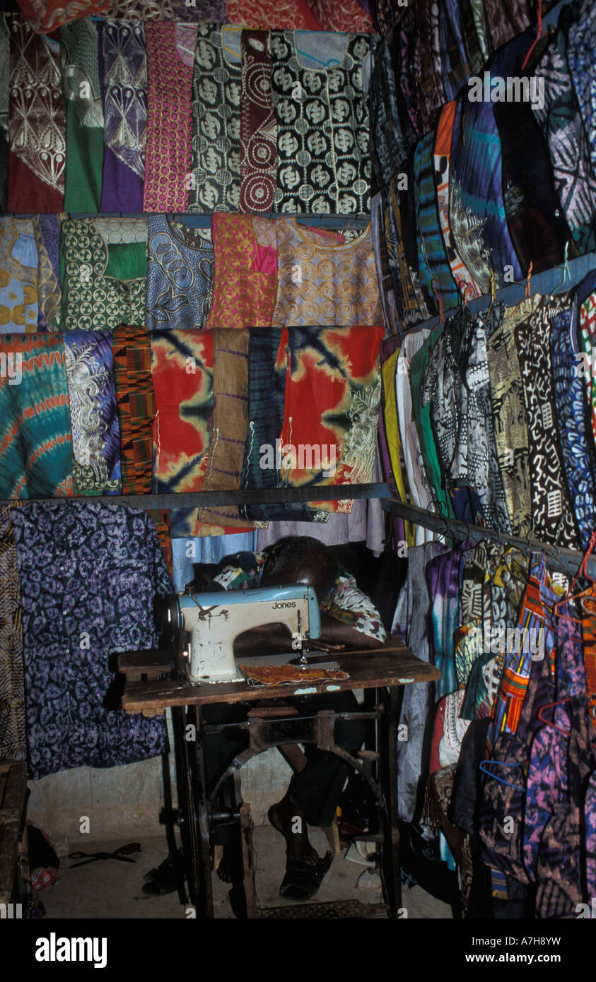 Ghana traditional man cloth hires stock photography and images Alamy