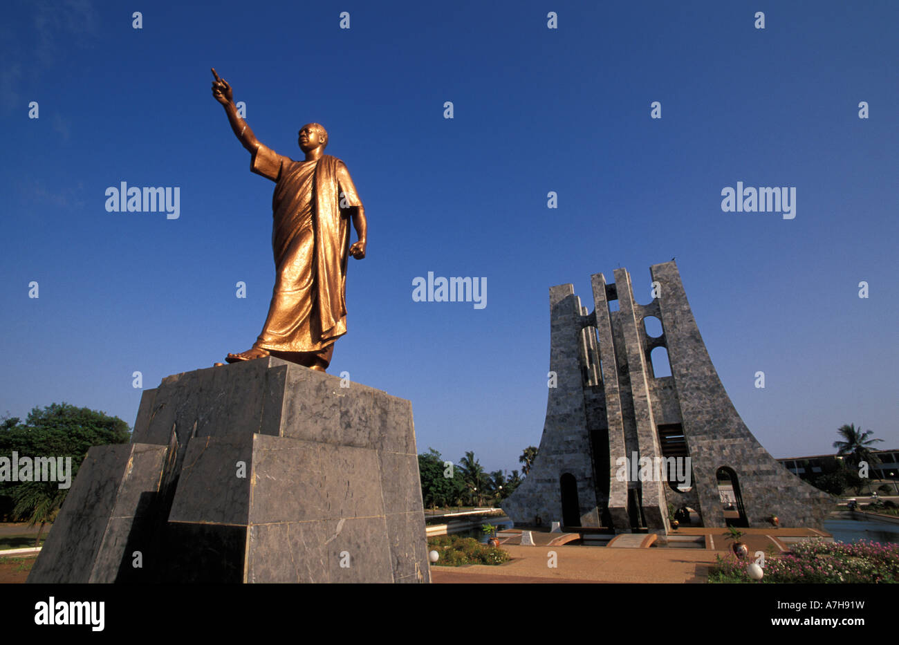 Nkrumah Mausoleum, statue of Kwame Nkrumah, Accra, Ghana Stock Photo ...