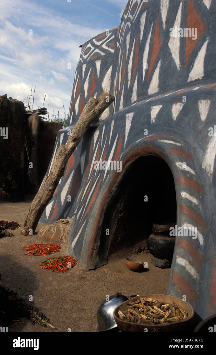 Traditionally painted flat roofed mud house, Sirigu, Upper East region, Ghana Stock Photo