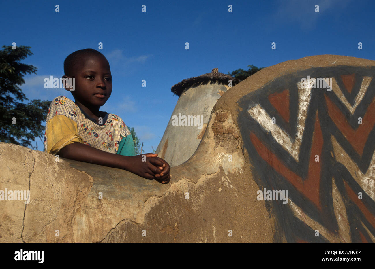 boy at a traditionally painted mud house, Sirigu, Upper East region, Ghana Stock Photo