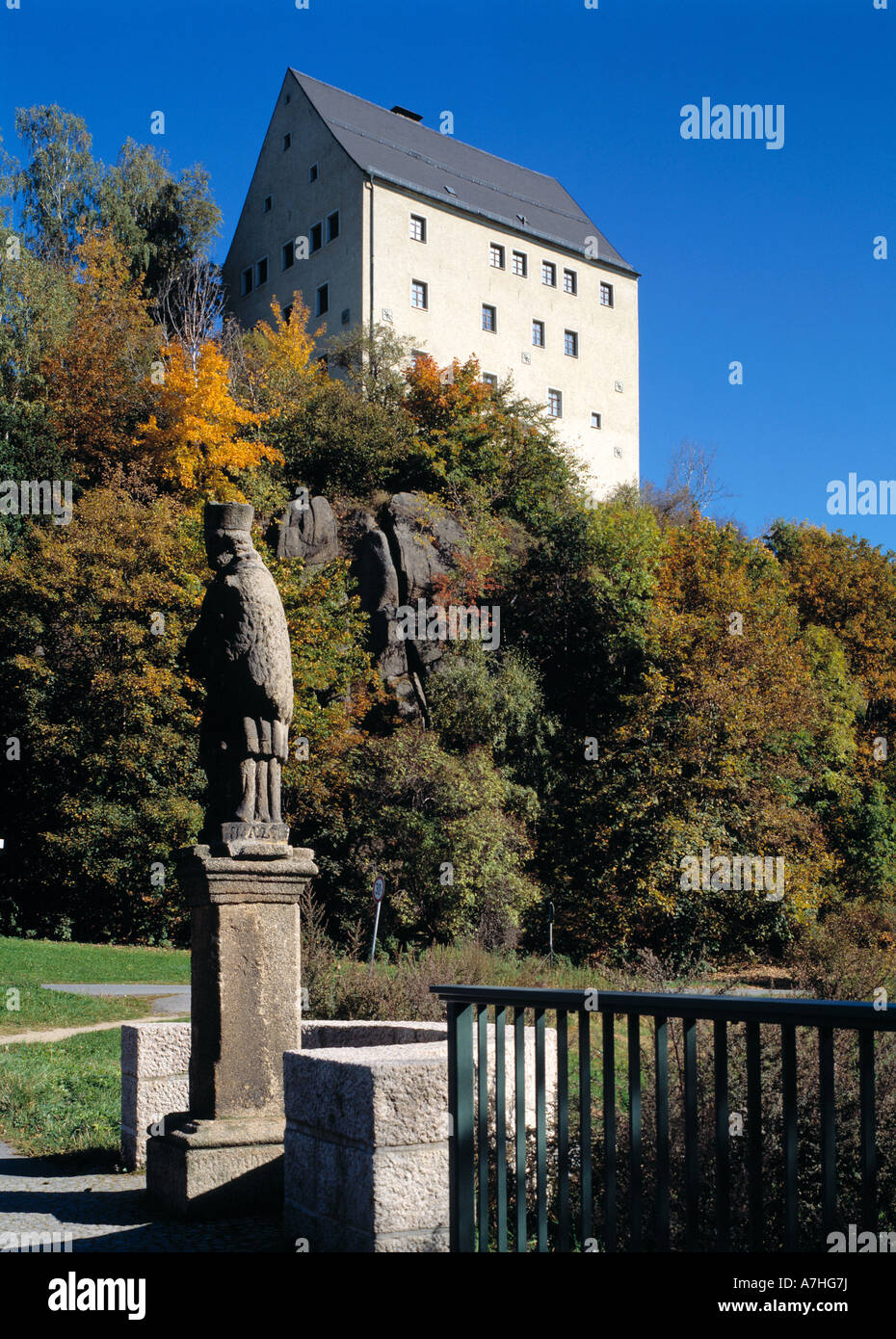Herbststimmung an Burg Neuhaus, Windischeschenbach-Neuhaus, Oberpfaelzer Wald, Oberpfalz, Bayern Stock Photo