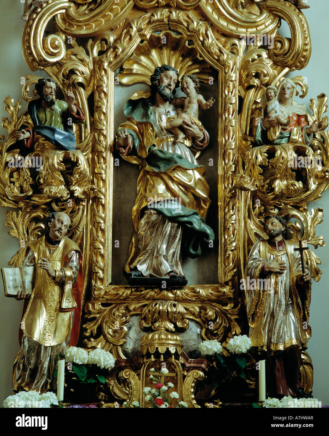 Heiligenfiguren in der Pfarrkirche Sankt Johannes Baptist in Velburg, Oberpfaelzer Jura, Fraenkische Alb, Oberpfalz, Bayern Stock Photo