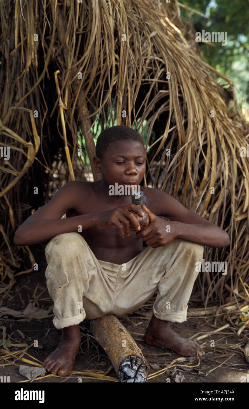 Batwa Pygmies are hunter gatherers, Semliki National Park, Uganda Stock ...