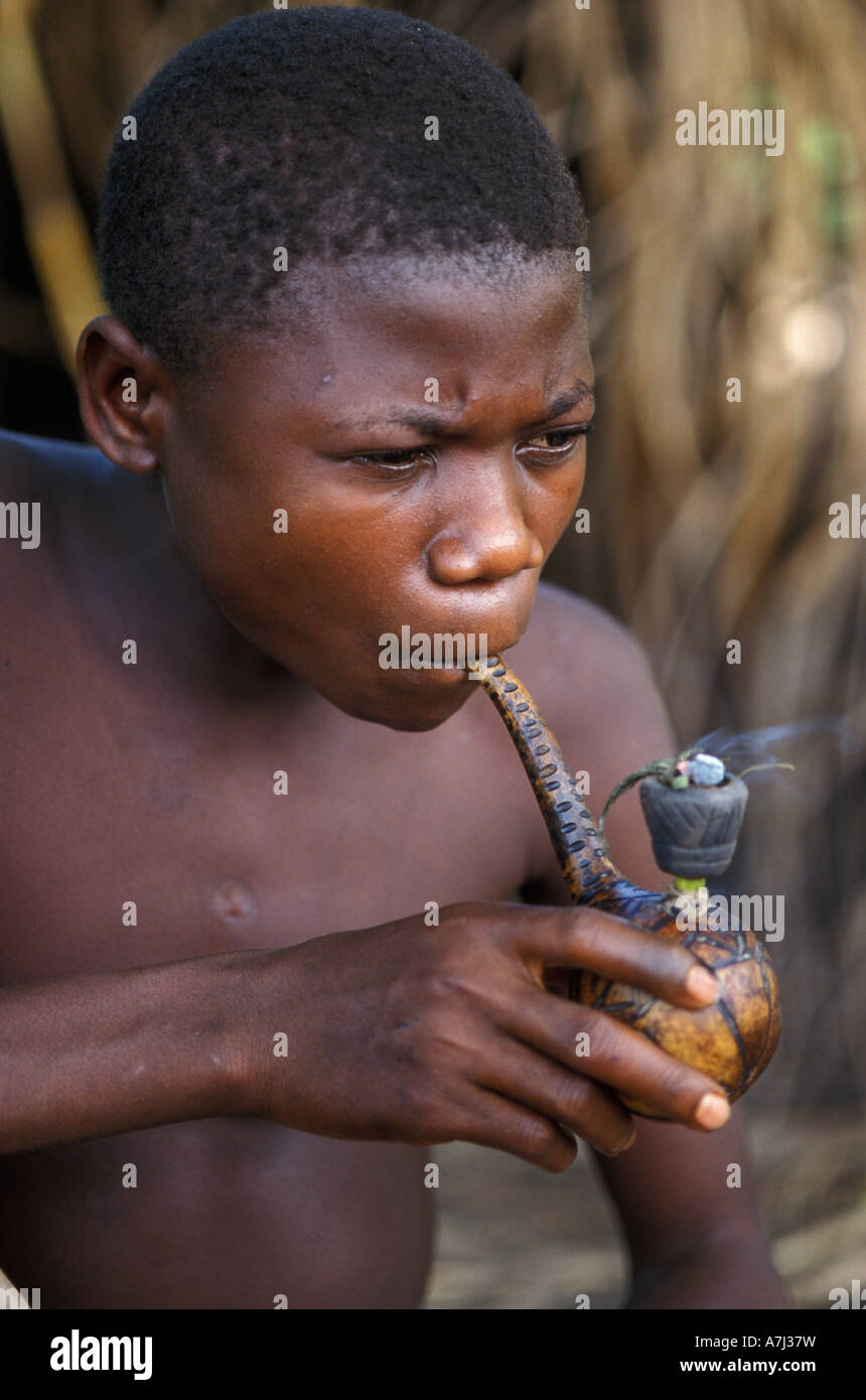 Bambuti pygmies hi-res stock photography and images - Alamy