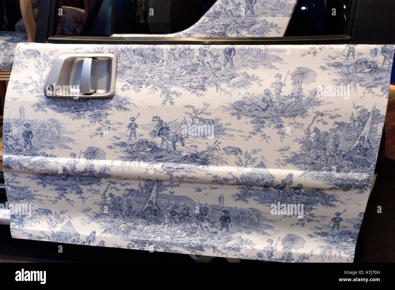 Blue delft pattern hi-res stock photography and images - Alamy