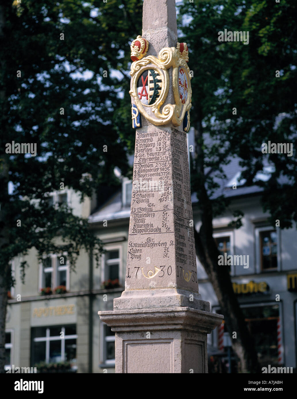 Kursaechsische Postmeilensaeule von 1730 auf dem Marktplatz von Oberwiesenthal im Erzgebirge Stock Photo