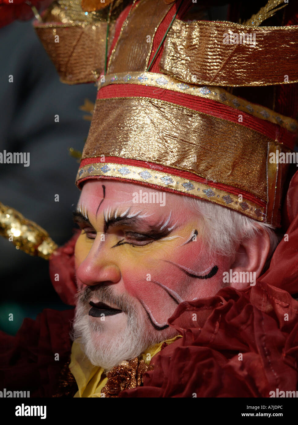 touching up face paint on king in venice carnival Stock Photo - Alamy