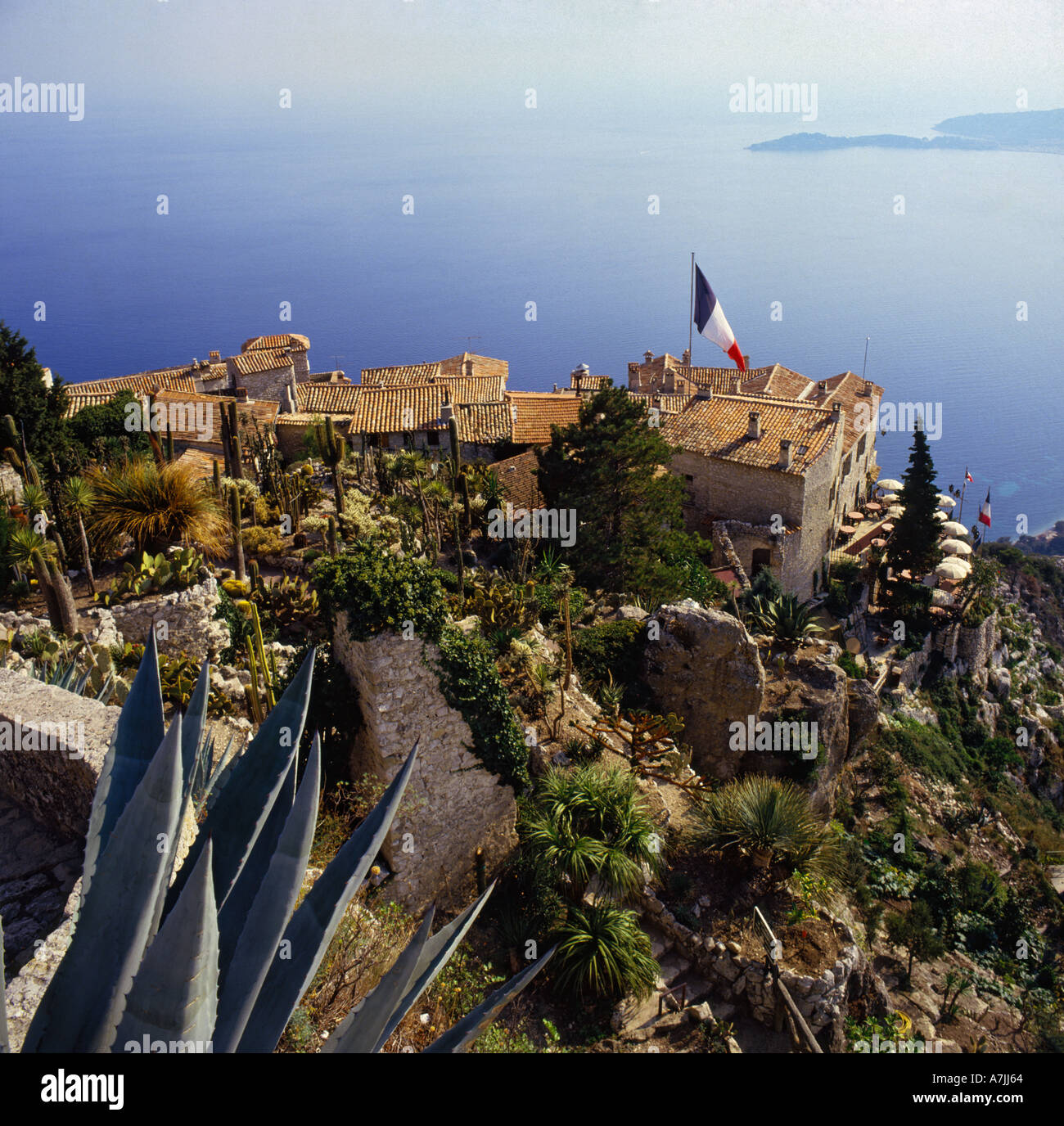 French medieval flag hi-res stock photography and images - Alamy