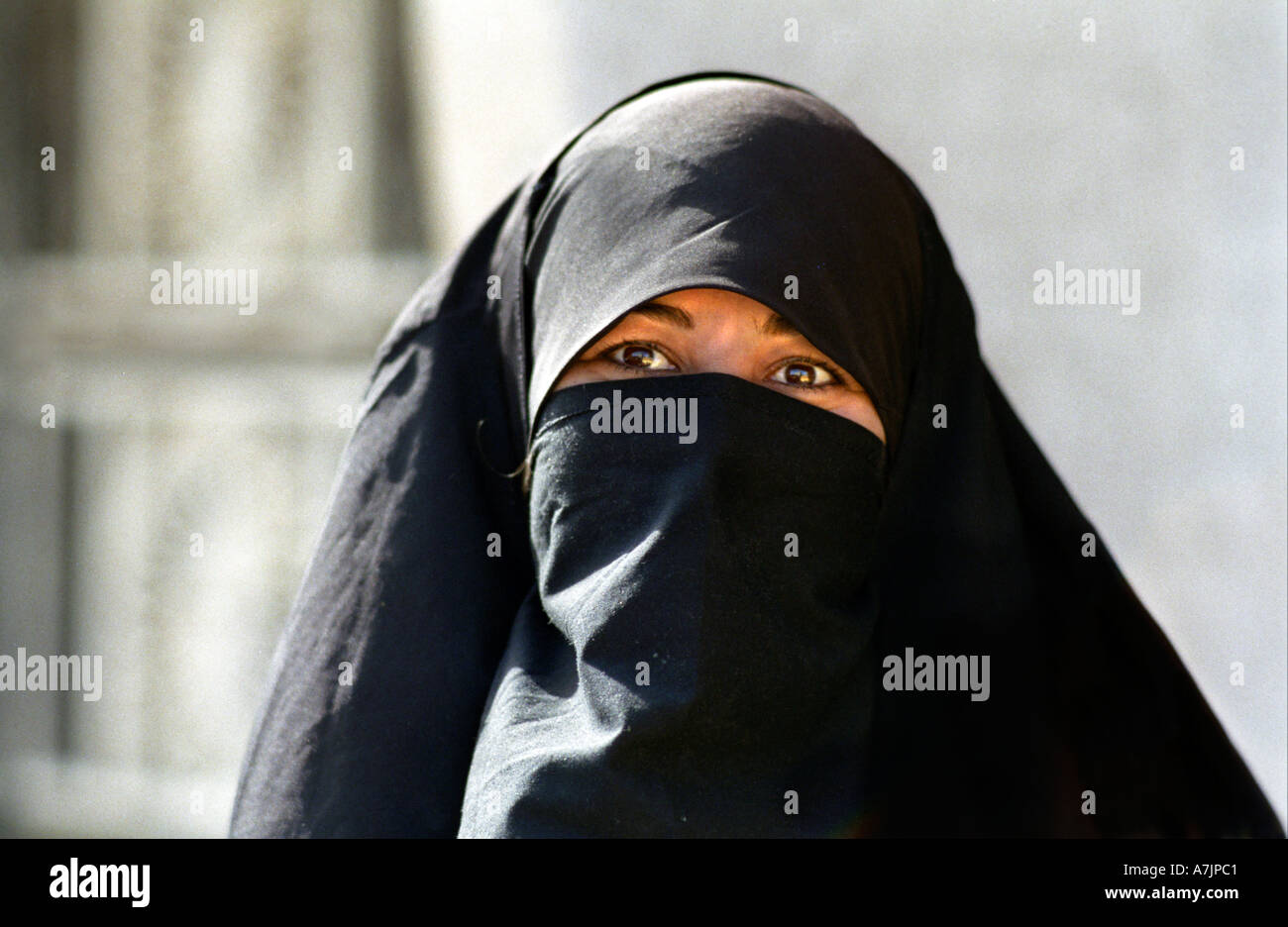 muslim veil covering face