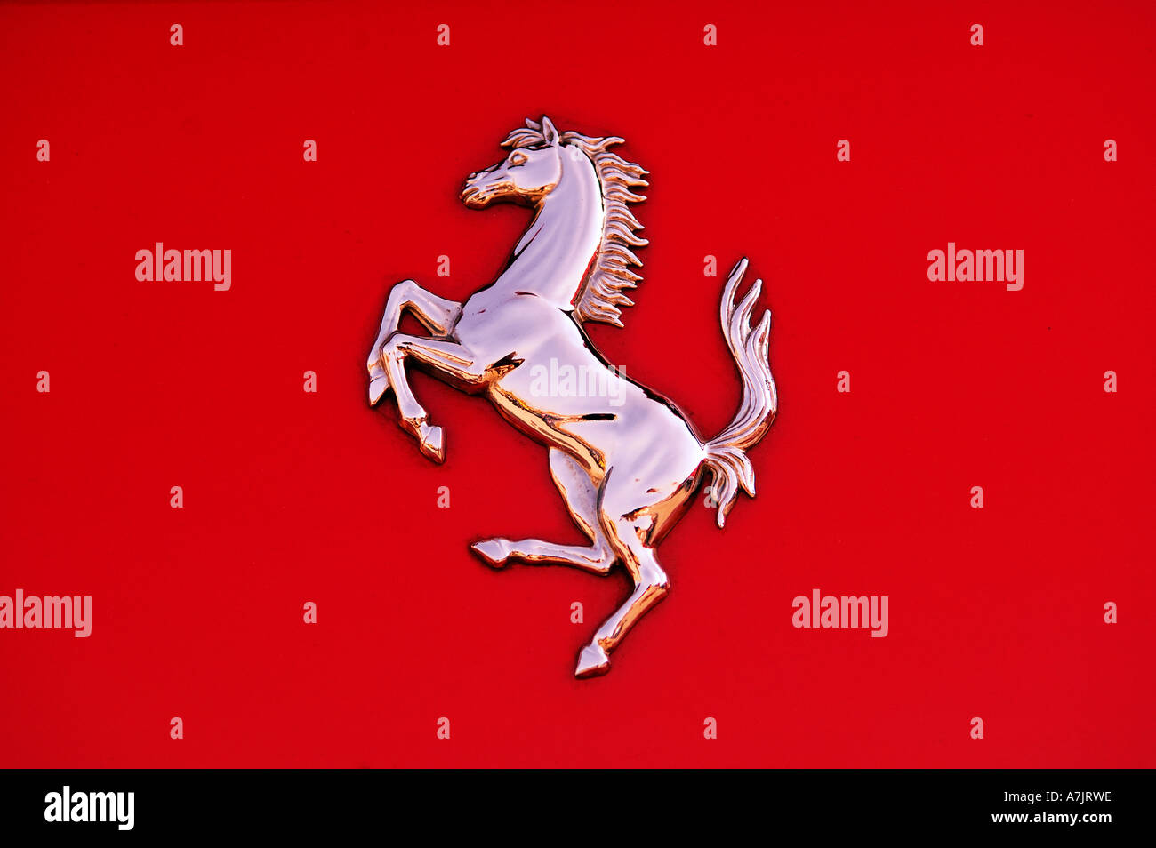 Logo on the engine hood of a red Ferrari sportscar Stock Photo - Alamy
