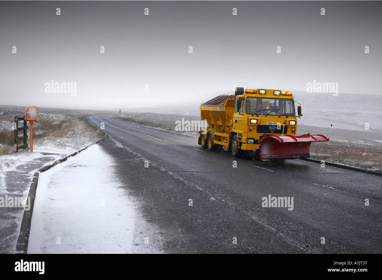 Gritting lorry spreading grit salt hires stock photography and images
